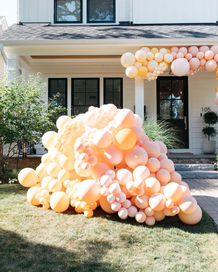 OUTDOOR – Bridal – Freestanding Balloon Piece | Purchase